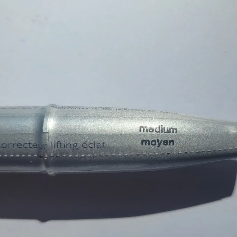 Avon Beyond Color Radiant Lifting Concealer Medium .25 oz